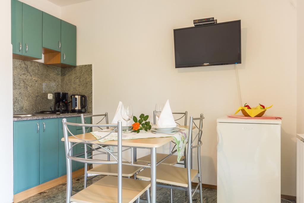Apartments And Rooms Michaela ฟาชานา ภายนอก รูปภาพ